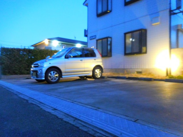 ジュネスの駐車場