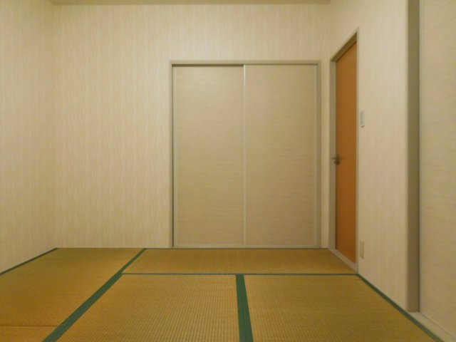 ジュネスの寝室