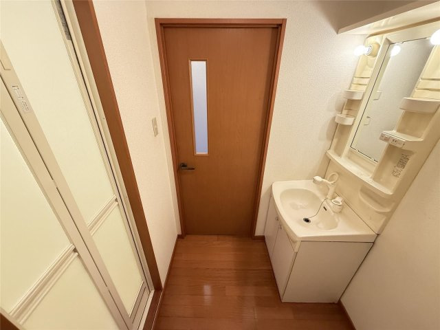 エテルネルソレイユIIIの洗面所|忙しい朝にもうれしい独立洗面台付き