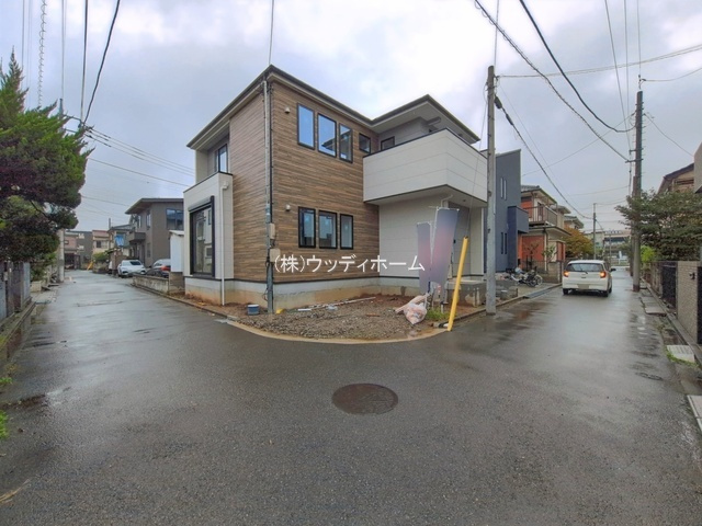 越谷市大里8期　新築一戸建ての前面道路含む現地写真