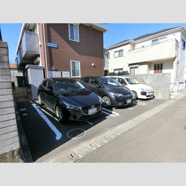 Avenir 二番館の駐車場