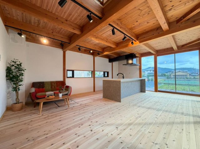 嵯峨観空寺久保殿町の居間・リビング
