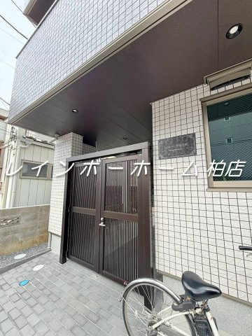 特典：仲介手数料が無料です!!のエントランス|清潔なエントランスです