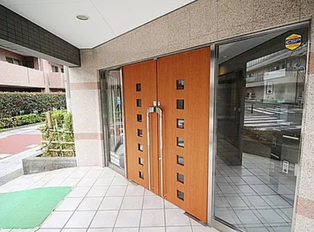 練馬区中村南２丁目の賃貸マンションのエントランス