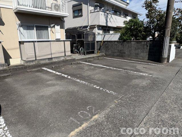 ヴィラ大洲の駐車場