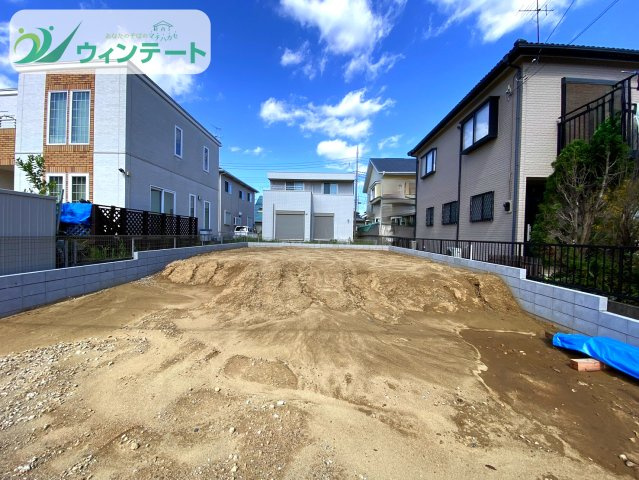 龍ケ崎市松ケ丘第7　新築戸建の外観|前面道路幅員6mで車の出し入れもラクラク。陽当たり良好の新築住宅。
