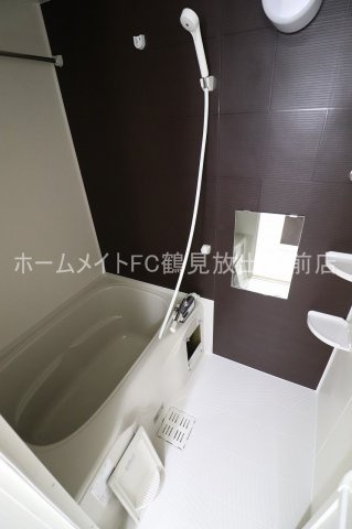 大阪市鶴見区緑１丁目のアパートの浴室