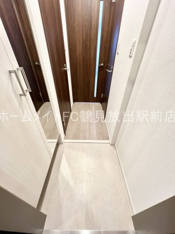 東大阪市高井田西６丁目の賃貸マンションの玄関