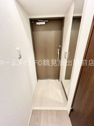 東大阪市高井田西６丁目の賃貸マンションの玄関