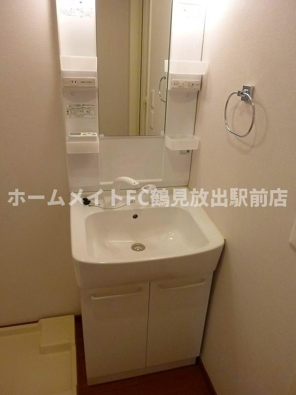 東大阪市楠根２丁目のハイツの独立洗面台
