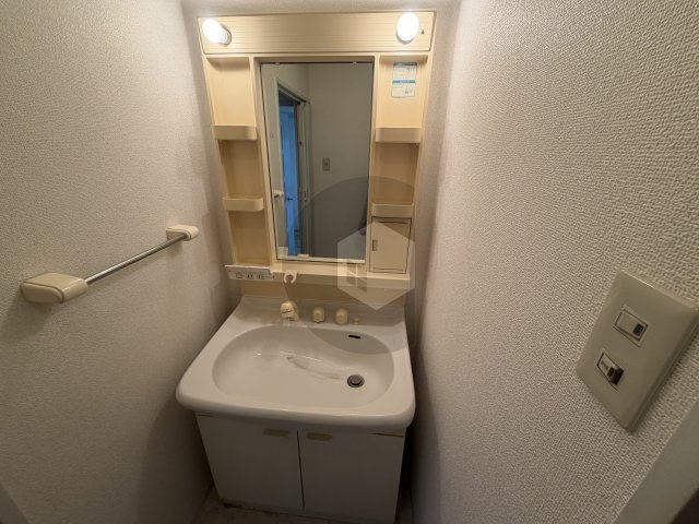 クレイドウル中野の独立洗面台