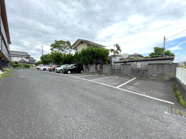Lily Gardens 東部台の駐車場