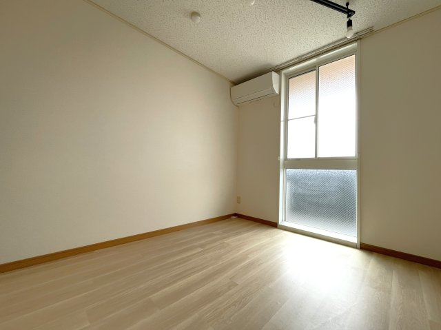 Lily Gardens 東部台の洋室
