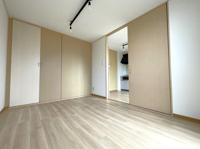 Lily Gardens 東部台の洋室