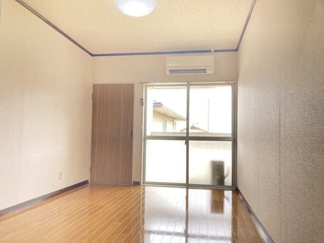 ラポールすすきの居間・リビング