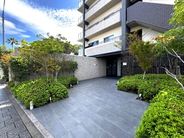 サーパス谷山緑地公園のエントランス