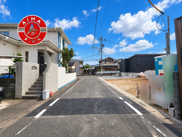 春日市塚原台3丁目第4-1棟（1号棟）の外観|前面道路含む現地の写真です。