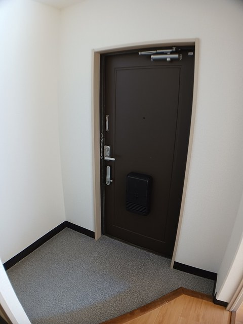 クレセントフジAの玄関