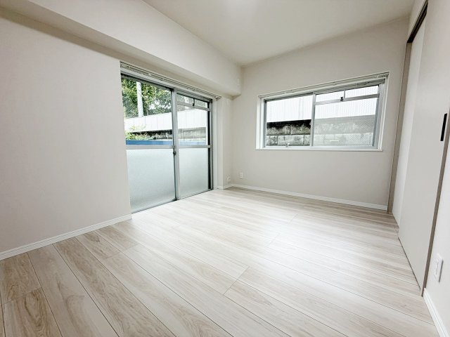 ライトコート嵯峨の洋室|ベッドや机など無理なく配置できる広さとなっております。（R8.10撮影）
