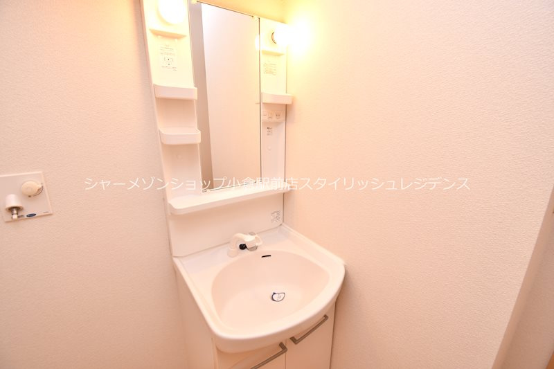 ヴァン・シャトーN＆Mの洗面所