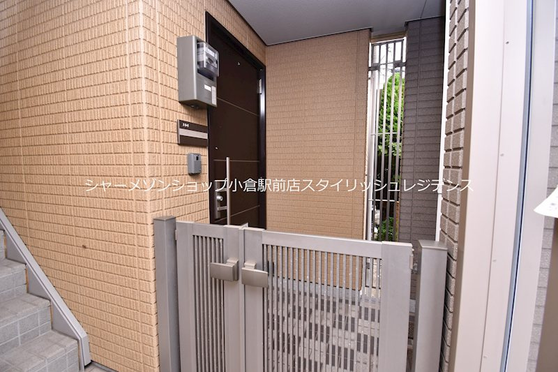 ディアコート徳力新町の玄関