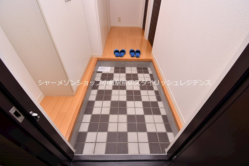 ディアコート徳力新町の玄関