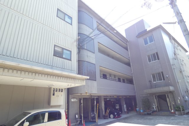 吹田市山田西４丁目の賃貸マンションの外観