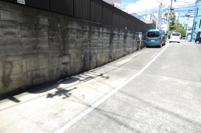 吹田市山田西４丁目の賃貸マンションの駐車場