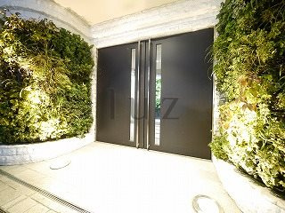 セルアージュ横濱関内エリーゼのエントランス