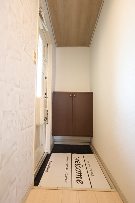 グランドール新福の玄関