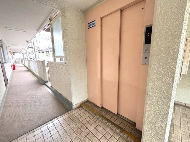 エレベータ―あり