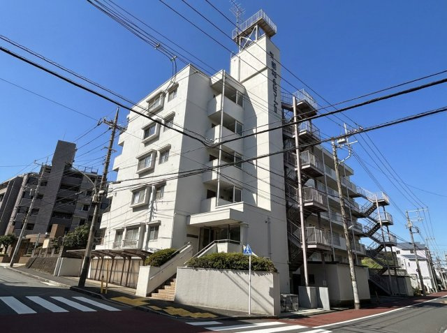 特急停車駅京王相模原線、快速急行停車駅小田急多摩線「永山駅」まで徒歩約8分の好立地にございます。