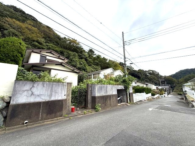 閑静な住宅街　「イトーピア」分譲地内の前面道路含む現地写真|前面道路