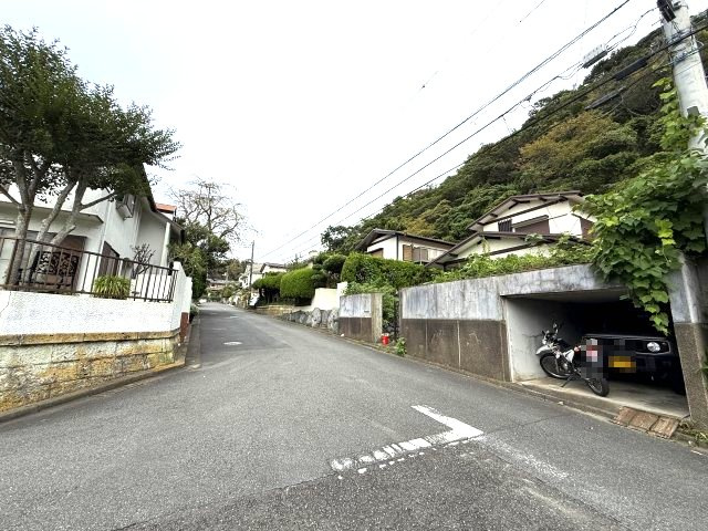 閑静な住宅街　「イトーピア」分譲地内の前面道路含む現地写真|前面道路