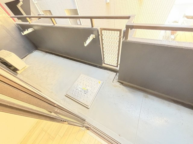 日生ロイヤルマンション十三のバルコニー