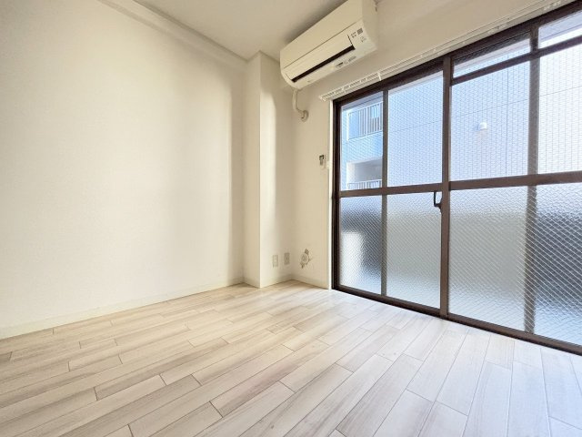 日生ロイヤルマンション十三の洋室