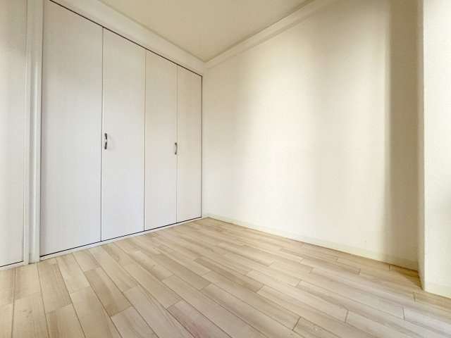 日生ロイヤルマンション十三の洋室