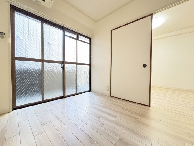 日生ロイヤルマンション十三の洋室