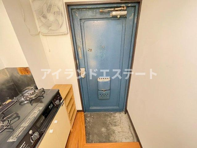 ブルービラ　駅近　陽当たり良好　角部屋の玄関