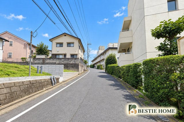 ■BESTie美邸100選■江田駅　歩き11分♪土地185.28㎡×駐車2台×全室南向きの前面道路含む現地写真