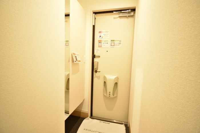 Royal西荒屋（ロイヤル西荒屋）の玄関