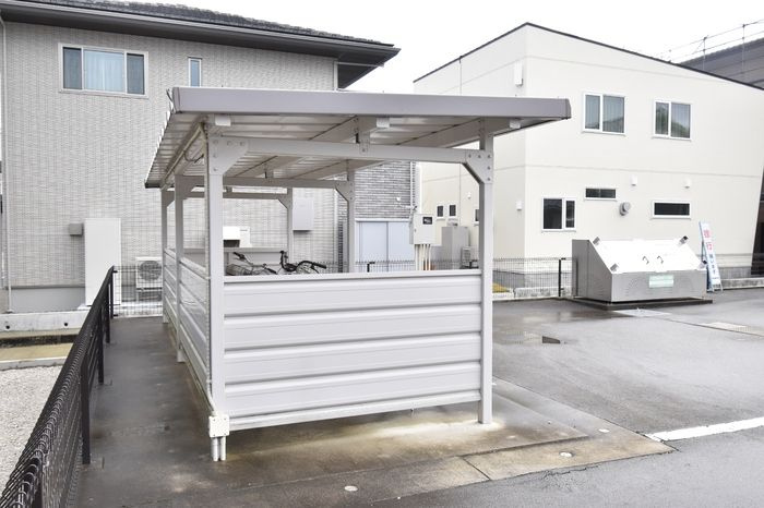 Royal西荒屋（ロイヤル西荒屋）の駐車場