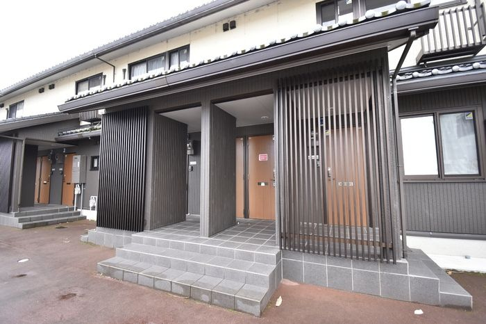 Royal西荒屋（ロイヤル西荒屋）のエントランス