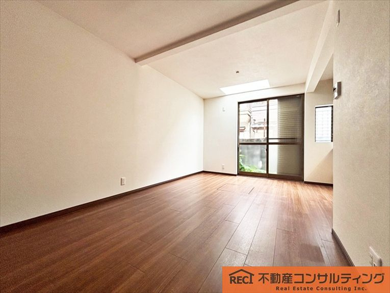 西宮市甲子園九番町　テラスハウスの内装|南西向きで陽当たり・通風良好！洗面スペース2ヵ所！