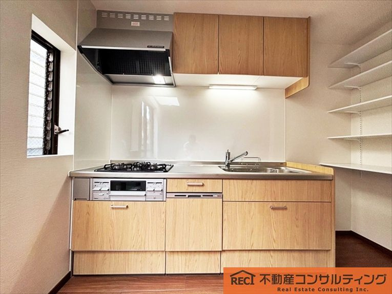 西宮市甲子園九番町　テラスハウスのキッチン|フルリノベーション物件！