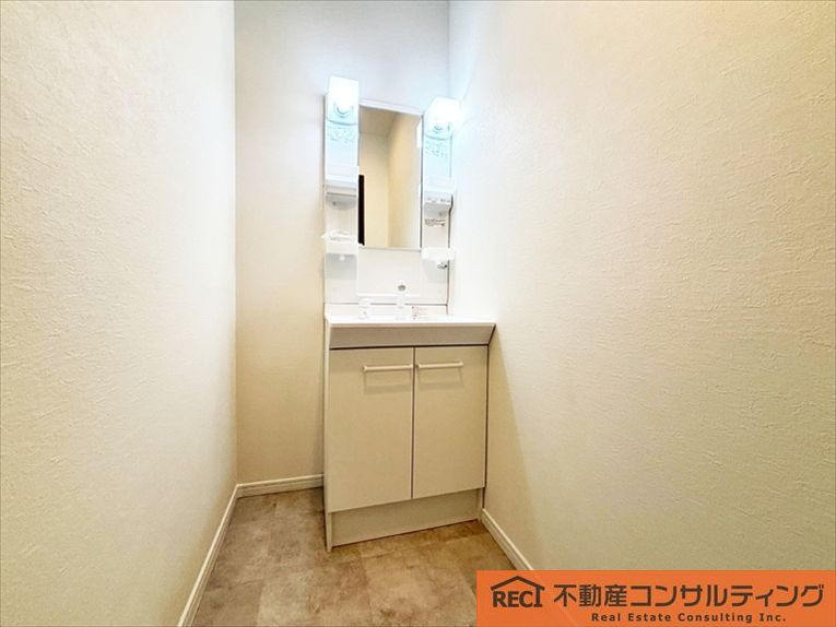 西宮市甲子園九番町　テラスハウスの洗面所