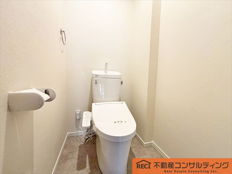 西宮市甲子園九番町　テラスハウスのトイレ