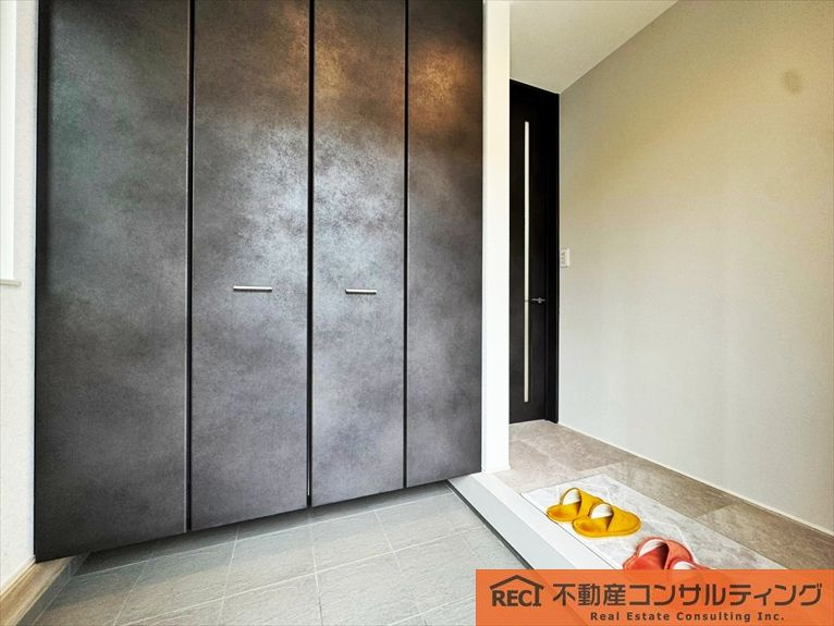 神戸市灘区鶴甲2丁目　中古戸建の玄関