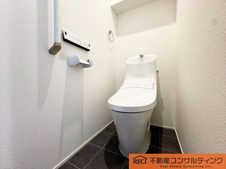 神戸市灘区鶴甲2丁目　中古戸建のトイレ