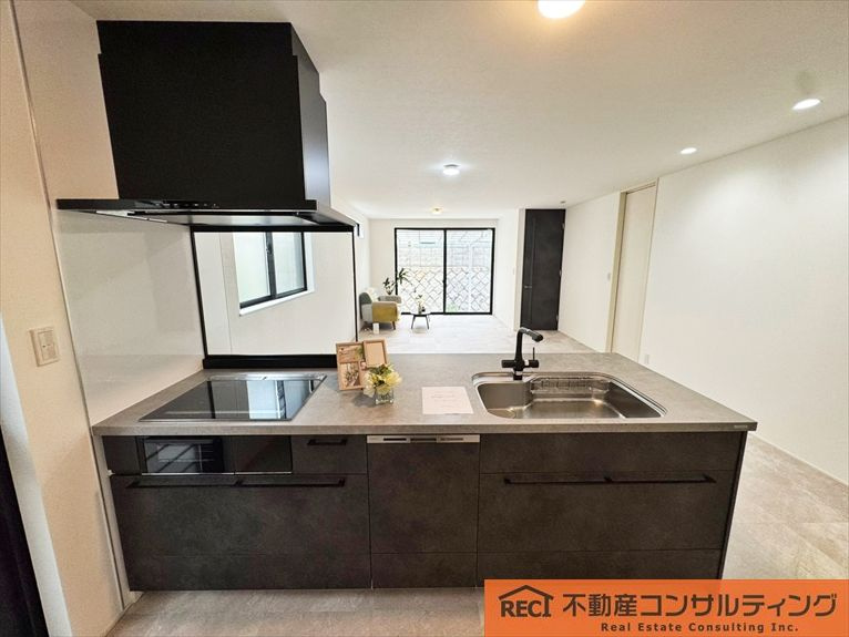神戸市灘区鶴甲2丁目　中古戸建のキッチン